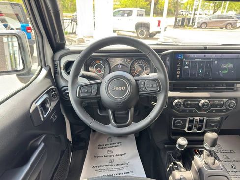 Used 2025 Jeep Wrangler Unlimited Sport AWD/4WD image 31