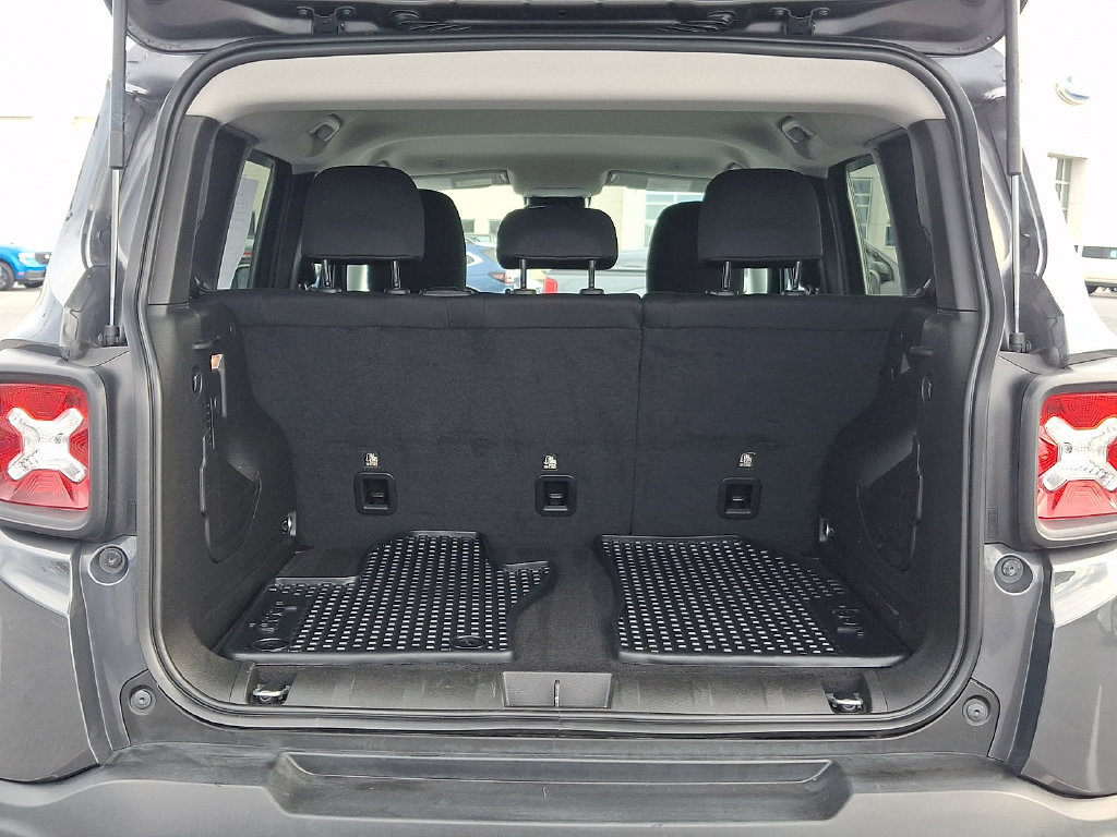 Used 2023 Jeep Renegade Latitude AWD/4WD image 29