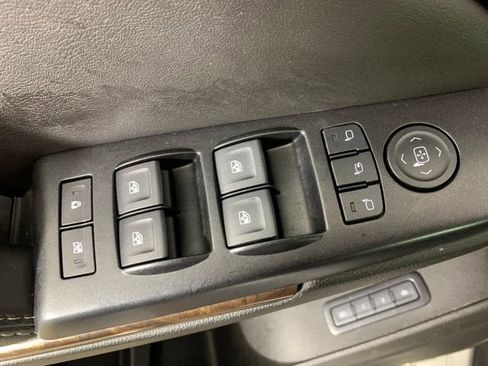 Used 2019 Chevrolet Suburban LT image 32