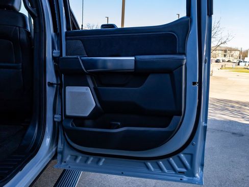 Used 2025 Ford F450 Platinum w/ FX4 Off-Road Package image 38