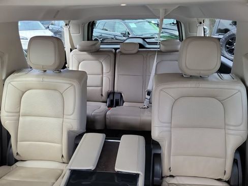 Certified 2022 Lincoln Navigator L Reserve RWD image 12