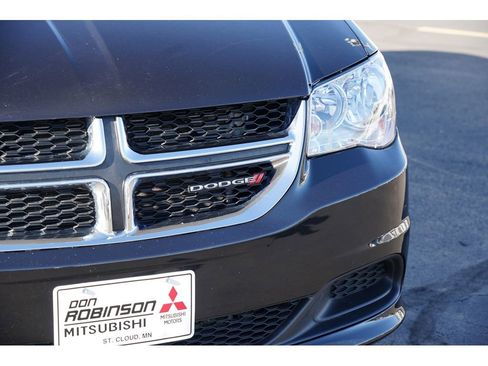 Used 2018 Dodge Grand Caravan SE w/ UConnect Hands-Free Group image 9