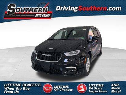 New 2025 Chrysler Pacifica Select
