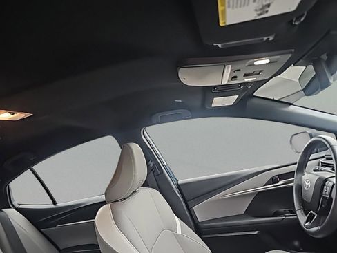 Used 2025 Toyota Camry SE image 36