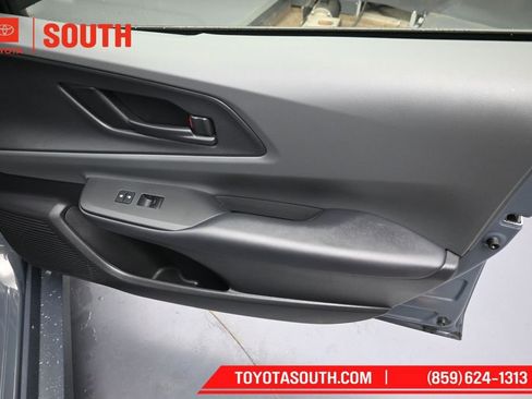Used 2025 Toyota Prius LE FWD image 33