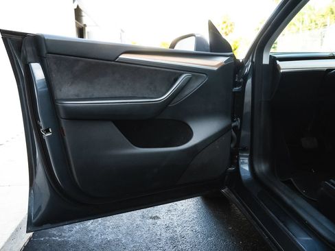 Used 2023 Tesla Model Y 2WD image 12
