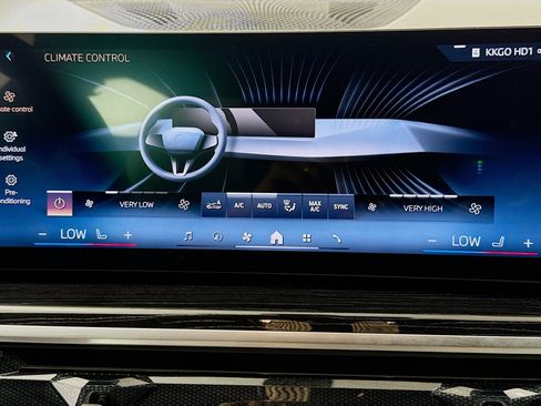 Used 2026 BMW X5 sDrive40i w/ M Sport Package image 16