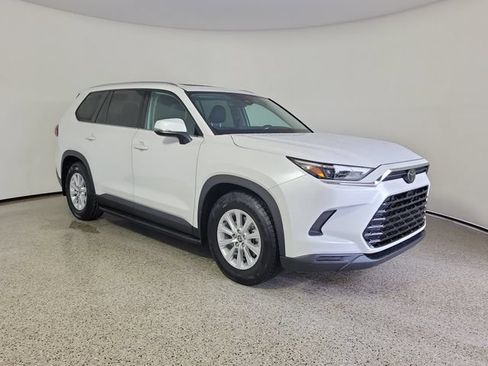 Used 2024 Toyota Grand Highlander FWD image 4