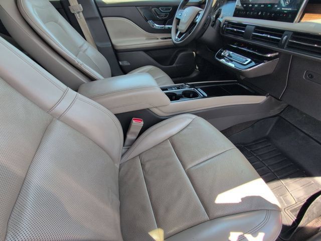 Used 2023 Lincoln Corsair Reserve w/ Equipment Group 201A FWD image 18