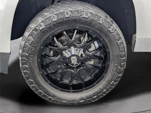 Used 2017 Chevrolet Tahoe LS image 3