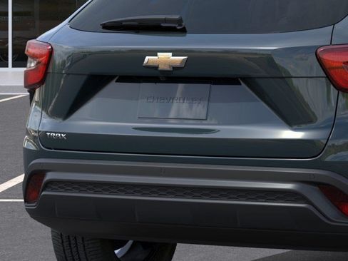 New 2026 Chevrolet Trax LS w/ LS Convenience Package FWD image 6