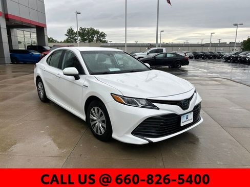 Used 2020 Toyota Camry LE FWD image 4