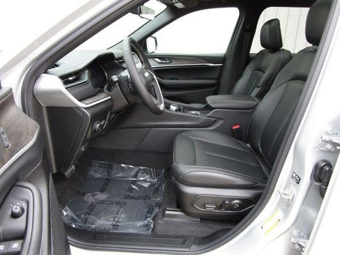 New 2026 Jeep Grand Cherokee Limited w/ Limited Altitude Package AWD/4WD image 14