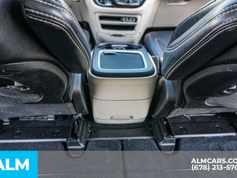 Used 2024 Chrysler Pacifica Touring-L FWD image 32
