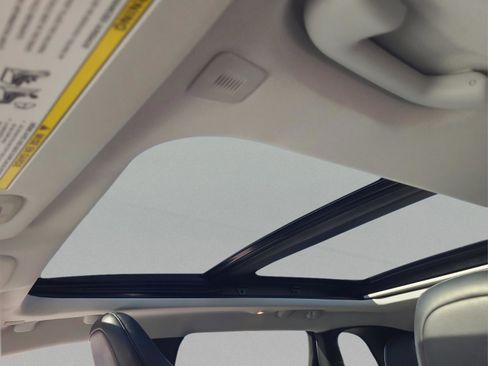 Used 2019 Jeep Cherokee Limited w/ Luxury Group image 16