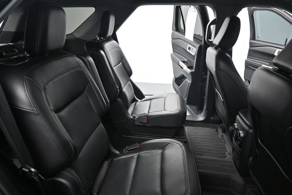 Used 2023 Ford Explorer Limited w/ Equipment Group 301A RWD image 13
