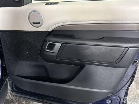 Used 2020 Land Rover Discovery HSE image 35