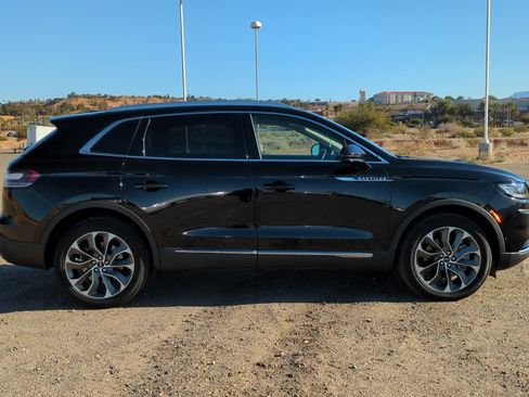 Used 2023 Lincoln Nautilus Reserve image 2