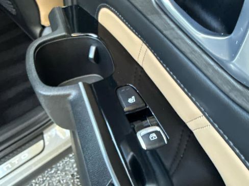 Used 2025 Kia Sorento SX Prestige w/ Olive Brown Leather Package image 20