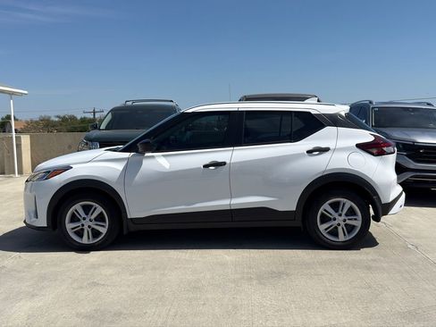 Used 2024 Nissan Kicks S image 11