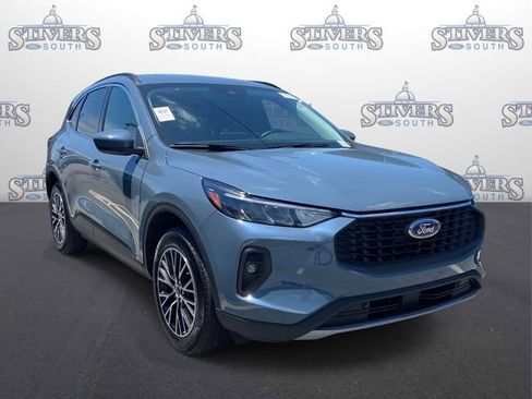 Used 2025 Ford Escape SE FWD image 1