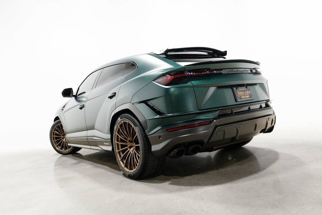 Used 2024 Lamborghini Urus Performante AWD/4WD image 3
