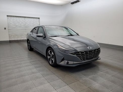 Used 2021 Hyundai Elantra Limited w/ Preferred Accessory Package FWD image 13