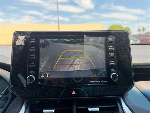 Used 2021 Toyota Venza LE image 32