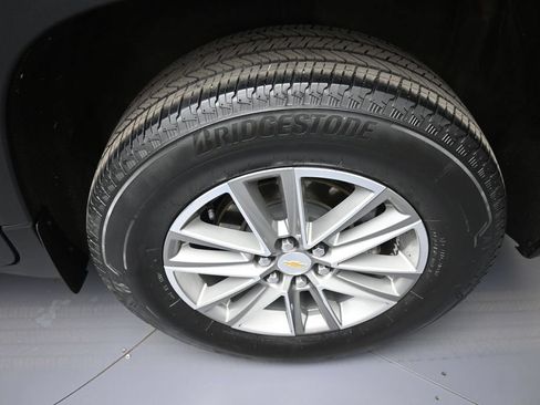 Used 2023 Chevrolet Traverse LT FWD image 15