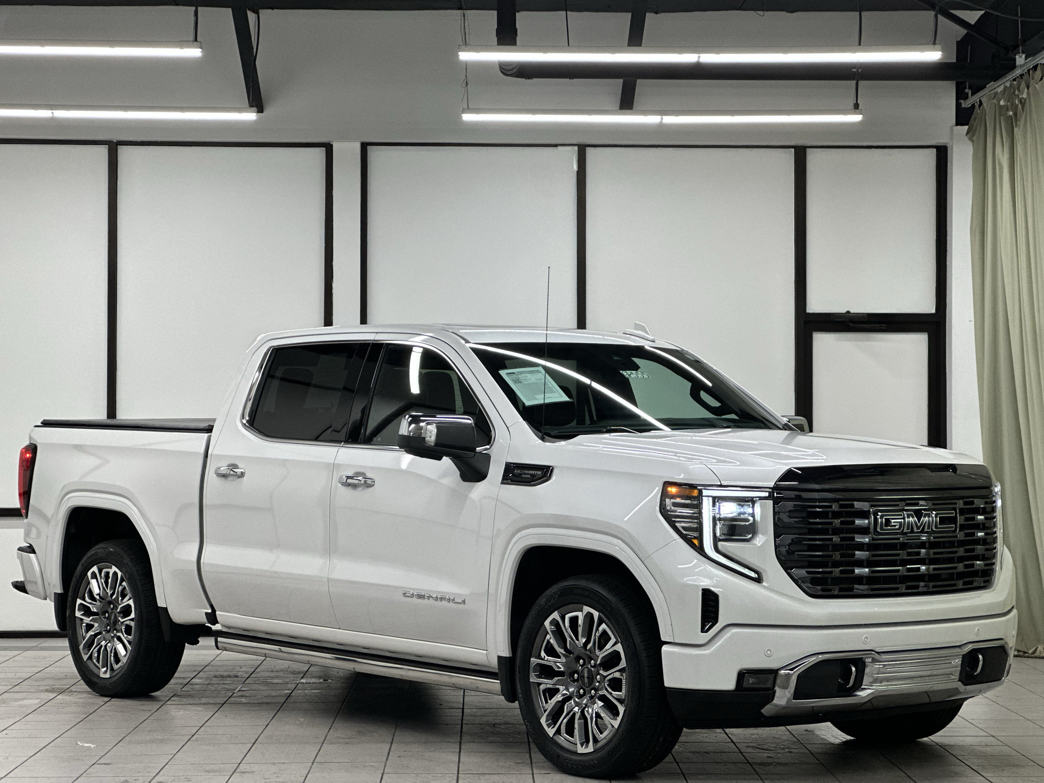 Certified 2024 GMC Sierra 1500 Denali Ultimate AWD/4WD image 1