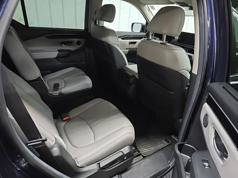 Used 2025 Honda Pilot EX-L image 17