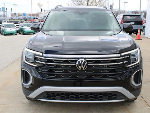 Certified 2024 Volkswagen Atlas Peak Edition SE image 2