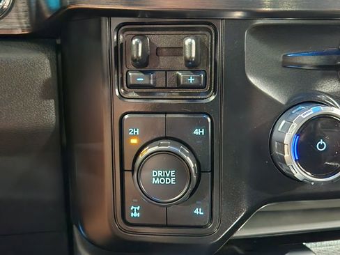 Used 2024 Ford F250 Lariat w/ Sport Appearance Package AWD/4WD image 41