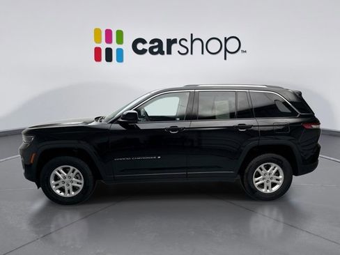 Used 2023 Jeep Grand Cherokee Laredo image 2