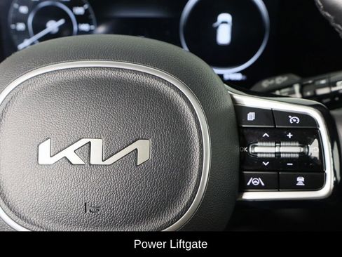 Used 2022 Kia Carnival SX Prestige image 10