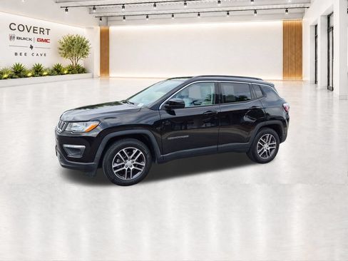 Used 2018 Jeep Compass Latitude FWD image 5