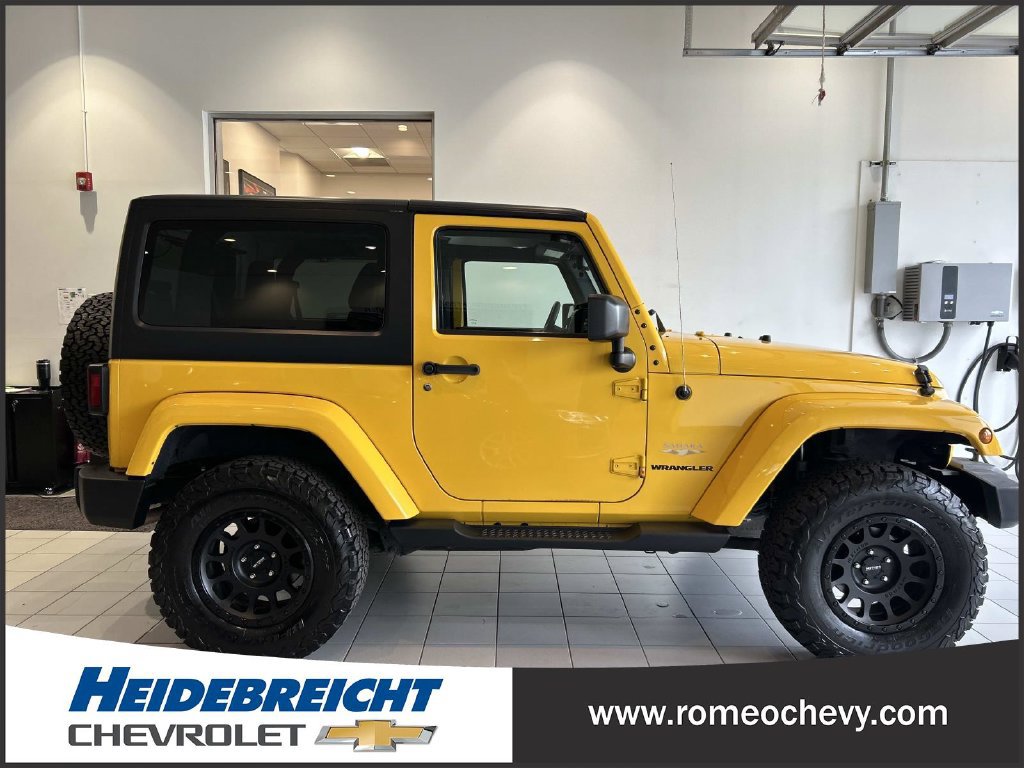 Used 2015 Jeep Wrangler Sahara w/ Connectivity Group AWD/4WD image 2