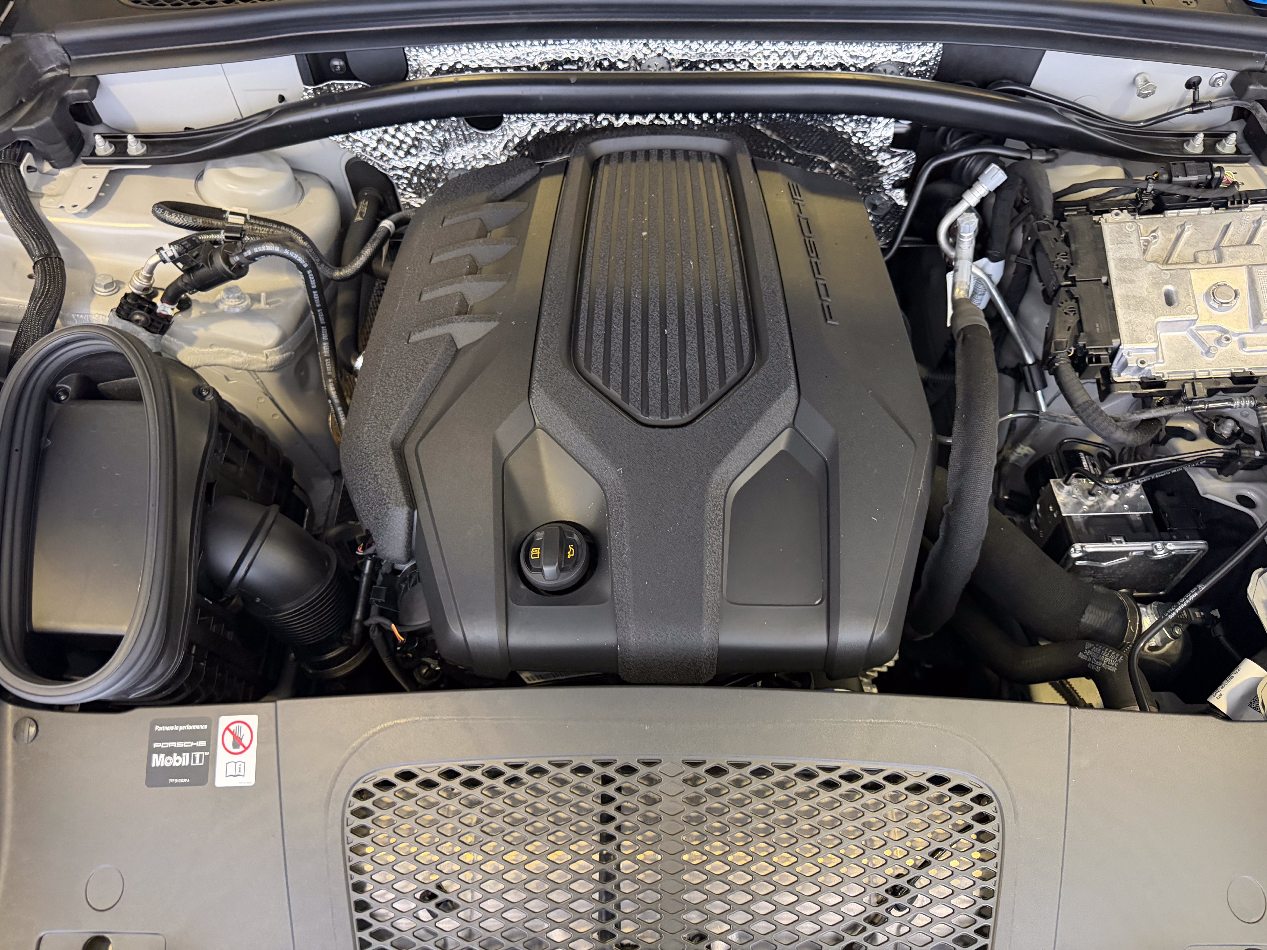Certified 2026 Porsche Macan AWD/4WD image 28