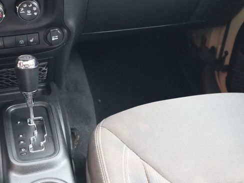 Used 2018 Jeep Wrangler Rubicon w/ Power Convenience Group image 46