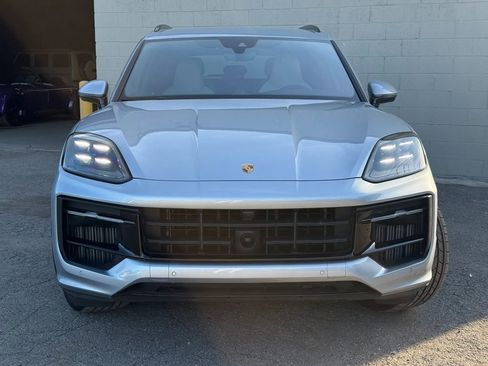 Used 2025 Porsche Cayenne GTS w/ Sport Chrono Package AWD/4WD image 17