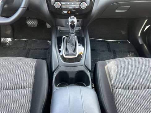 Used 2022 Nissan Rogue Sport SV AWD/4WD image 15