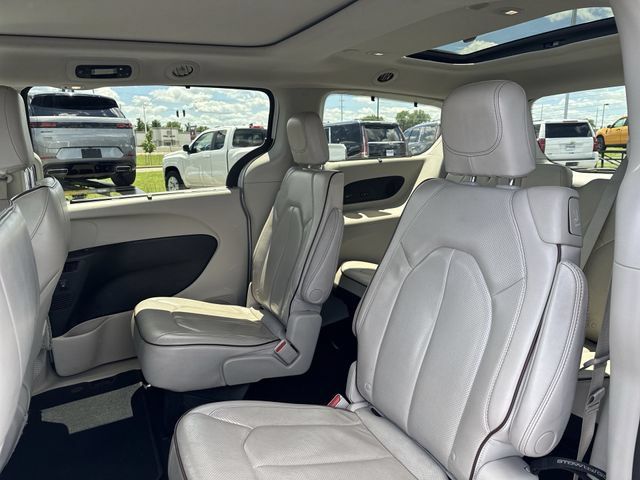 Used 2019 Chrysler Pacifica Limited FWD image 13