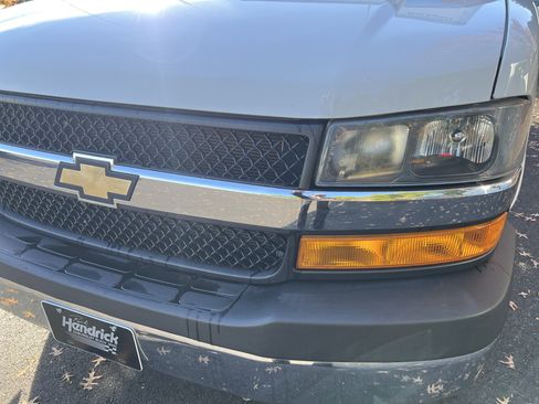 Used 2021 Chevrolet Express 3500 w/ Power Convenience Package image 6