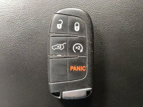 Used 2022 Jeep Grand Cherokee Laredo X RWD image 32