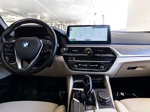 Used 2023 BMW 530i w/ Convenience Package image 11