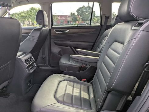 Used 2025 Volkswagen Atlas SEL AWD/4WD image 14