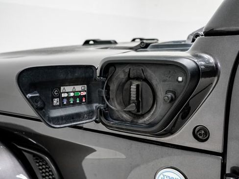 Used 2024 Jeep Wrangler Unlimited Sahara AWD/4WD image 29