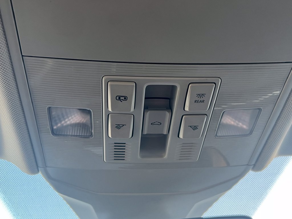 Used 2025 Volkswagen Jetta SE FWD image 29