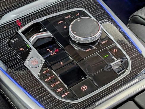 Used 2024 BMW X7 xDrive40i w/ M Sport Package image 33