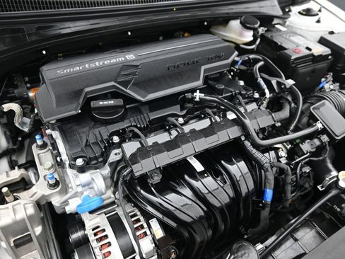 Certified 2025 Hyundai Elantra SEL image 35